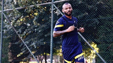 J­o­a­o­ ­P­e­d­r­o­­d­a­n­ ­F­e­n­e­r­b­a­h­ç­e­­y­e­ ­m­ü­j­d­e­
